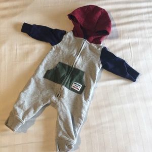 Carter’s sweatsuit